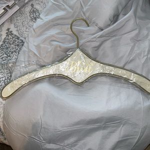 Bride hanger